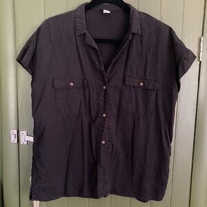 Short sleeve linen button-up